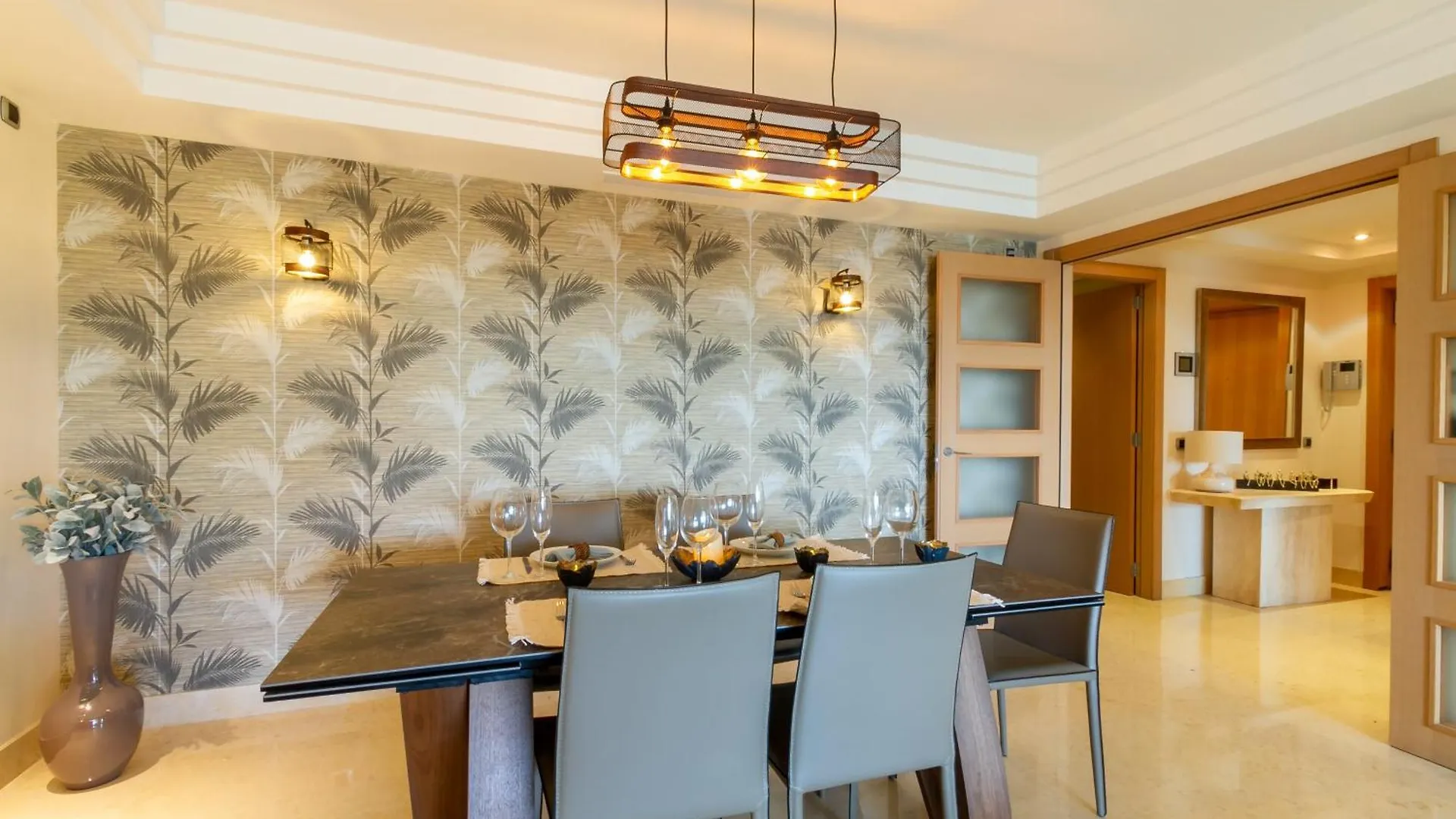 Marbella Banus Suites - Golden Mile Jardines Del Principe 1 0*,  Spain