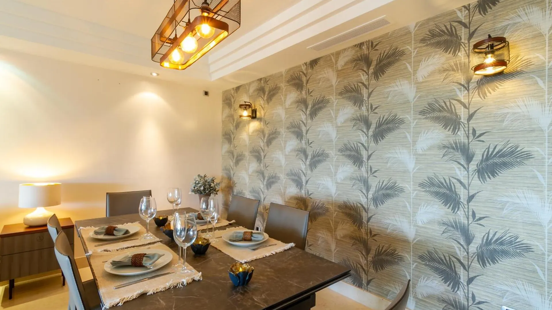 Marbella Banus Suites - Golden Mile Jardines Del Principe 1 0*,